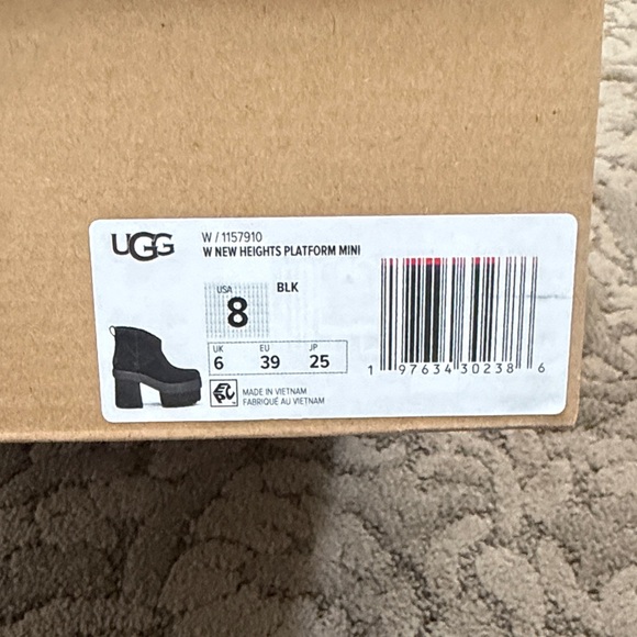UGG Platform Boots - Picture 8 of 8